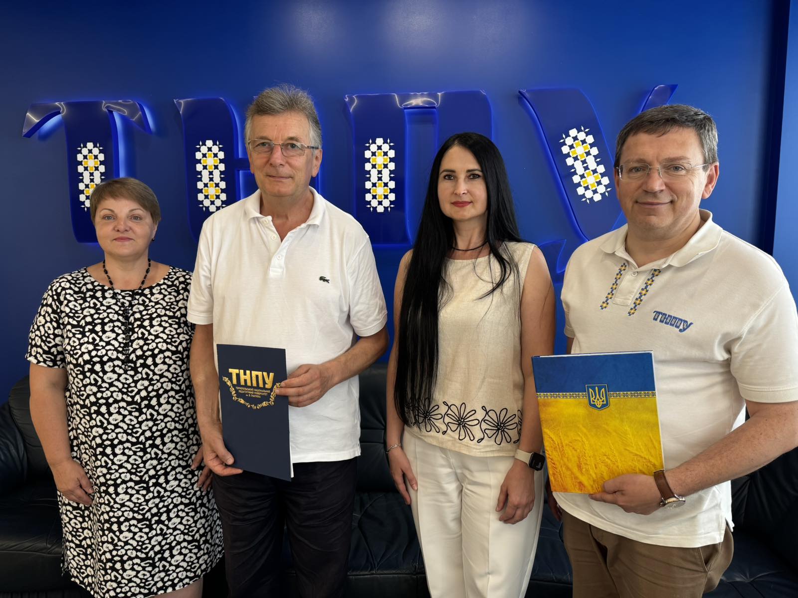 Тернопільський національний педагогічний університет імені Володимира Гнатюка та Тернопільська обласна універсальна наукова бібліотека підписали меморандум про співпрацю (6.08.2026)